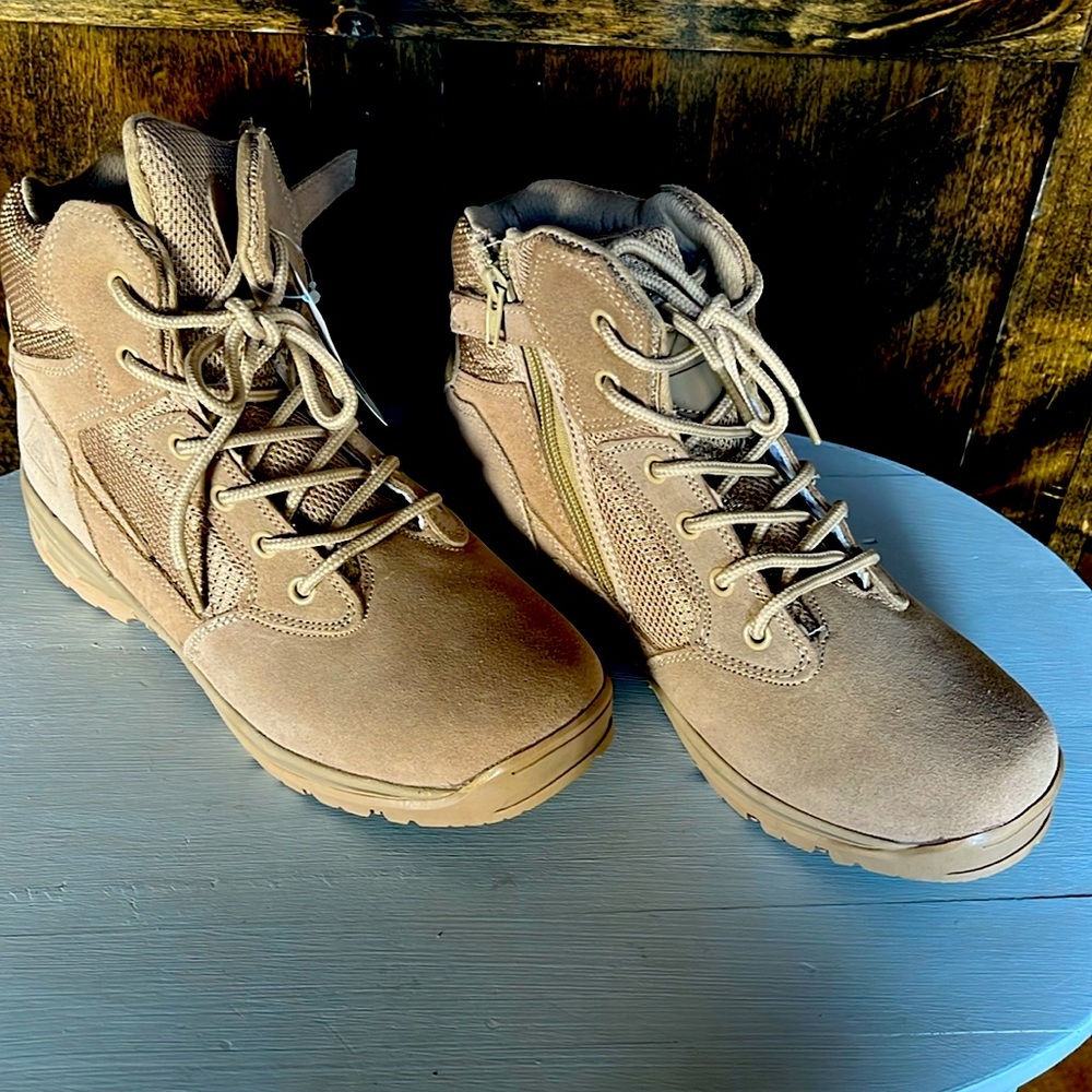 Men’s tactical combat boot never worn
